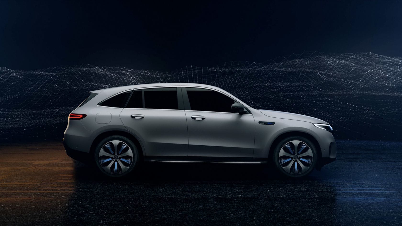 Tipi di trazione di Mercedes-Benz EQ: Mercedes-Benz EQC. Nel video, il funzionamento della catena cinematica completamente elettrica di Mercedes-Benz EQC.