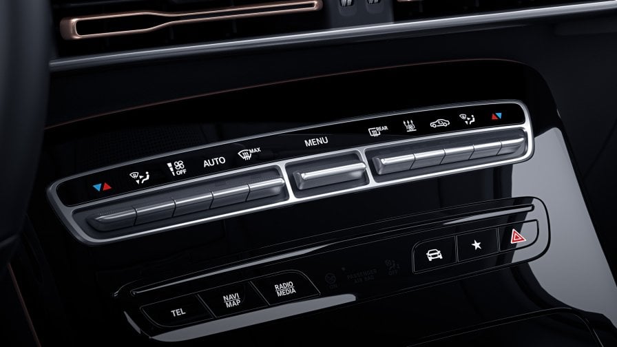 Mercedes-Benz EQC: climatizzazione Nell'immagine, la consolle centrale di Mercedes-Benz EQC con il gruppo di comandi del COMFORTMATIC.