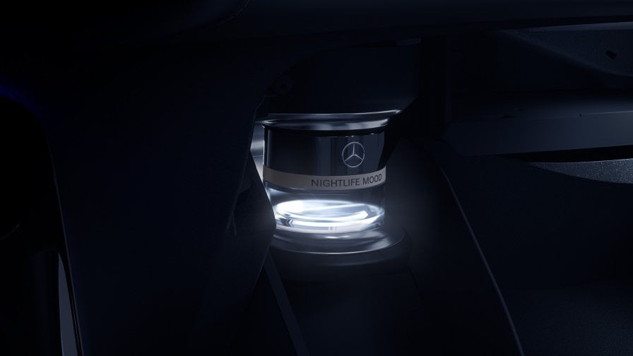 Mercedes-Benz EQC: pacchetto AIR-BALANCE Nell'immagine, un primo piano della boccetta AIR-BALANCE a bordo di Mercedes-Benz EQC.