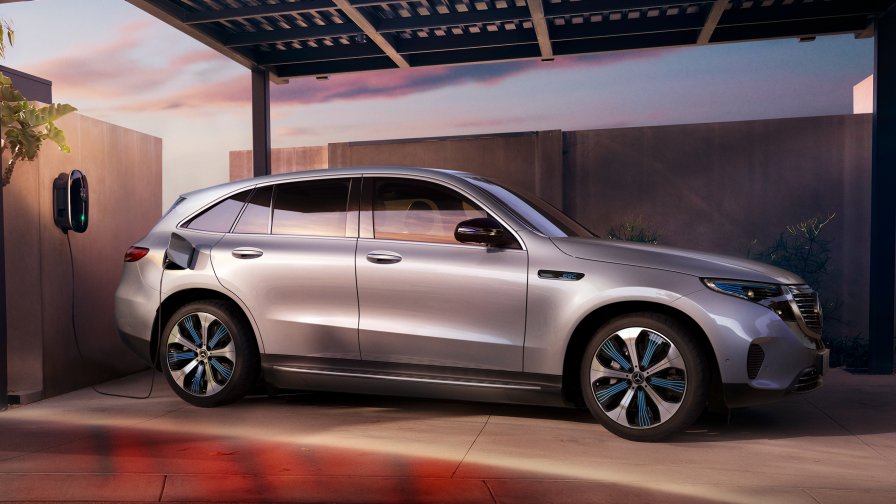 Mercedes-Benz EQC: esterni Vista laterale di Mercedes-Benz EQC.