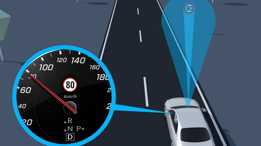Mercedes-Benz EQC: sistema di riconoscimento automatico dei segnali stradali Nell'immagine, una visualizzazione del funzionamento del sistema di riconoscimento automatico dei segnali stradali.