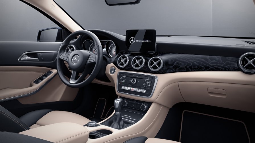 Mercedes-Benz GLA: pacchetto Exclusive Nell'immagine, la plancia di GLA con pacchetto Exclusive.