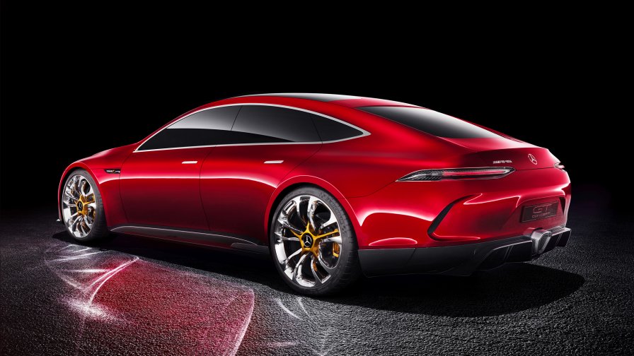 L'immagine mostra l'imponente Mercedes-AMG GT Concept con EQ Power+.