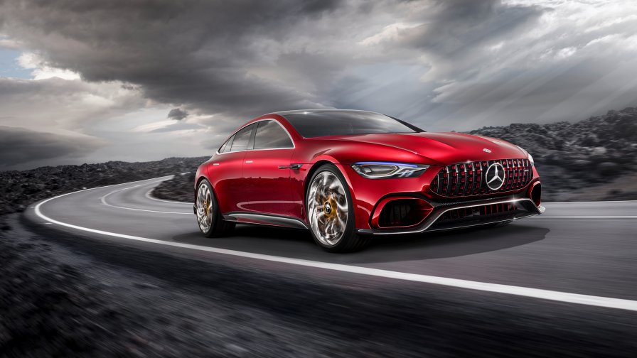 L'immagine mostra una vista di tre quarti anteriore di AMG GT Concept Car dal basso.