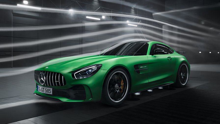 L'immagine mostra Mercedes-AMG GT R nella galleria del vento.