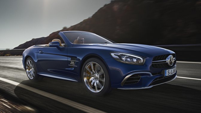 L'immagine mostra Mercedes-AMG SL 65 Roadster su una strada extraurbana.