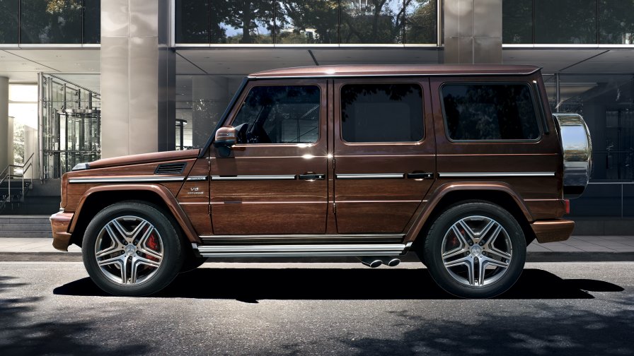 L'immagine mostra Mercedes-AMG G 63 nella giungla metropolitana.
