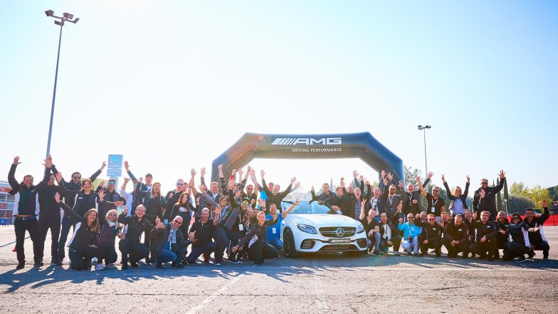 L'immagine rivela immediatamente il senso di appartenenza che si prova nell'AMG Private Lounge.