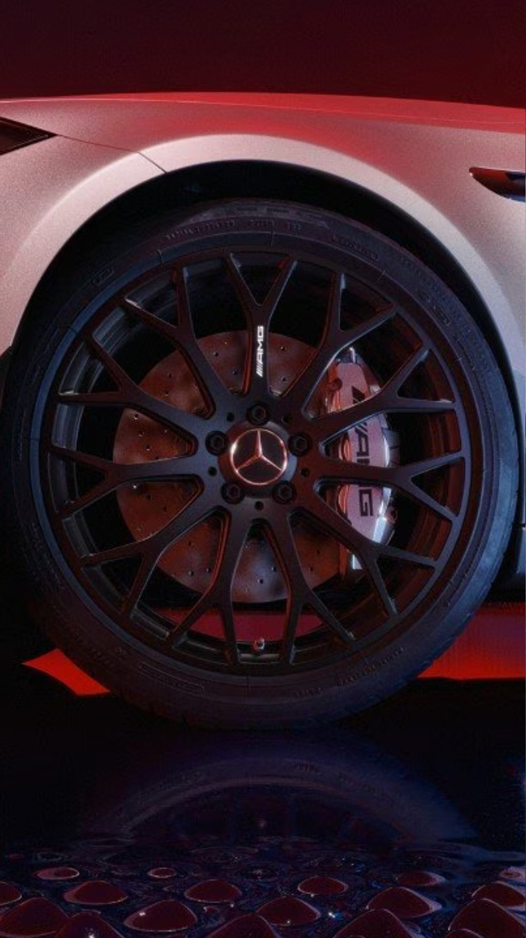 Cerchi in lega leggera AMG con design a razze incrociate