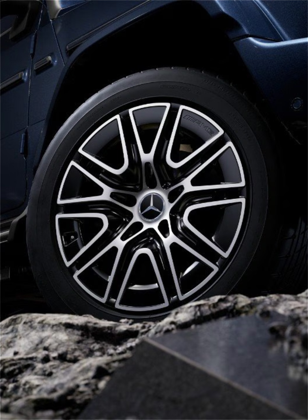 Cerchi in lega leggera AMG da 50,8 cm (20``) a 5 doppie razze